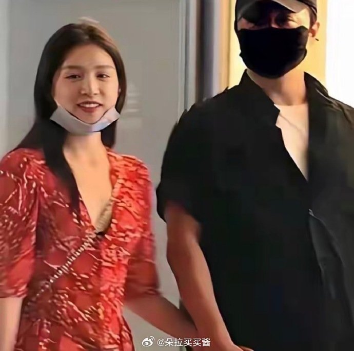 #陈思诚阮巨感情稳定##陈思诚与女友感情稳定#前段时间陈思诚和阮巨的还被传分手，一张深夜同回住所的照