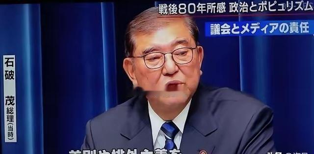 这下好了，由于当众撒谎被中方公布音频打脸，小泉已经被呼吁辞职了。[捂脸哭]现在高市