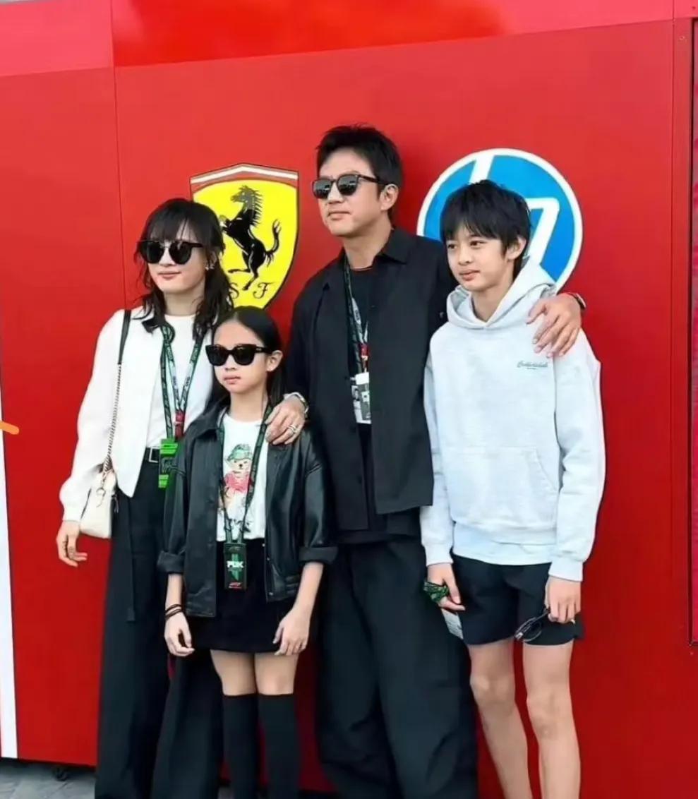 天生一家人啊！女儿像爸爸儿子像妈妈！这一家真的是名利双收儿女双全宠爱在天。孙俪