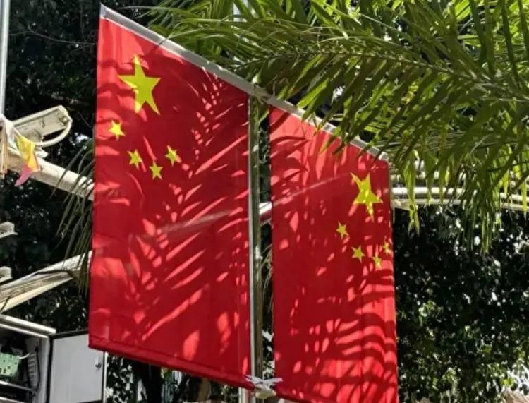 不少外国人说咱们压根不知道自己的体量有多恐怖！外人看中国，跟我们自己看自己，完全