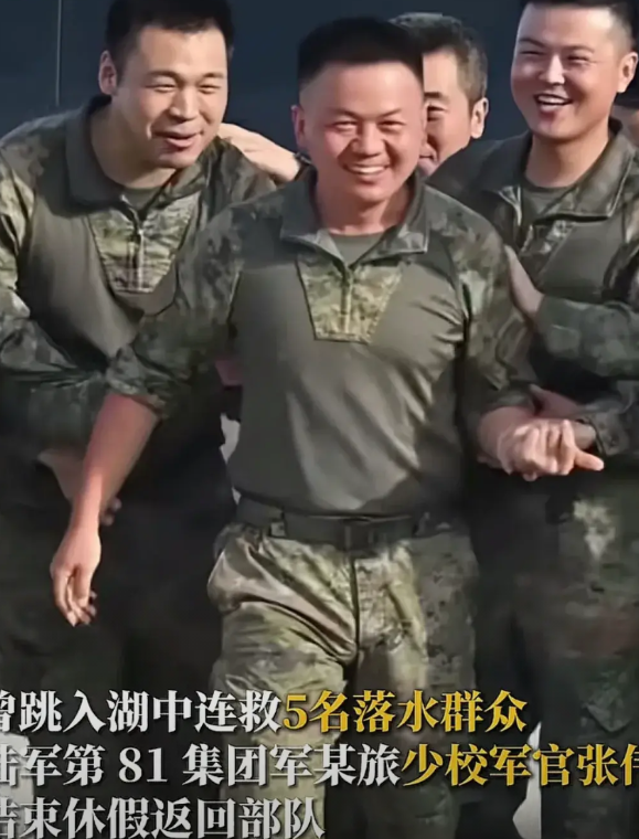 救人英雄张伟归队了！他说他现在还有一些后遗症，比如还是拉肚子，可能是湖水的问题