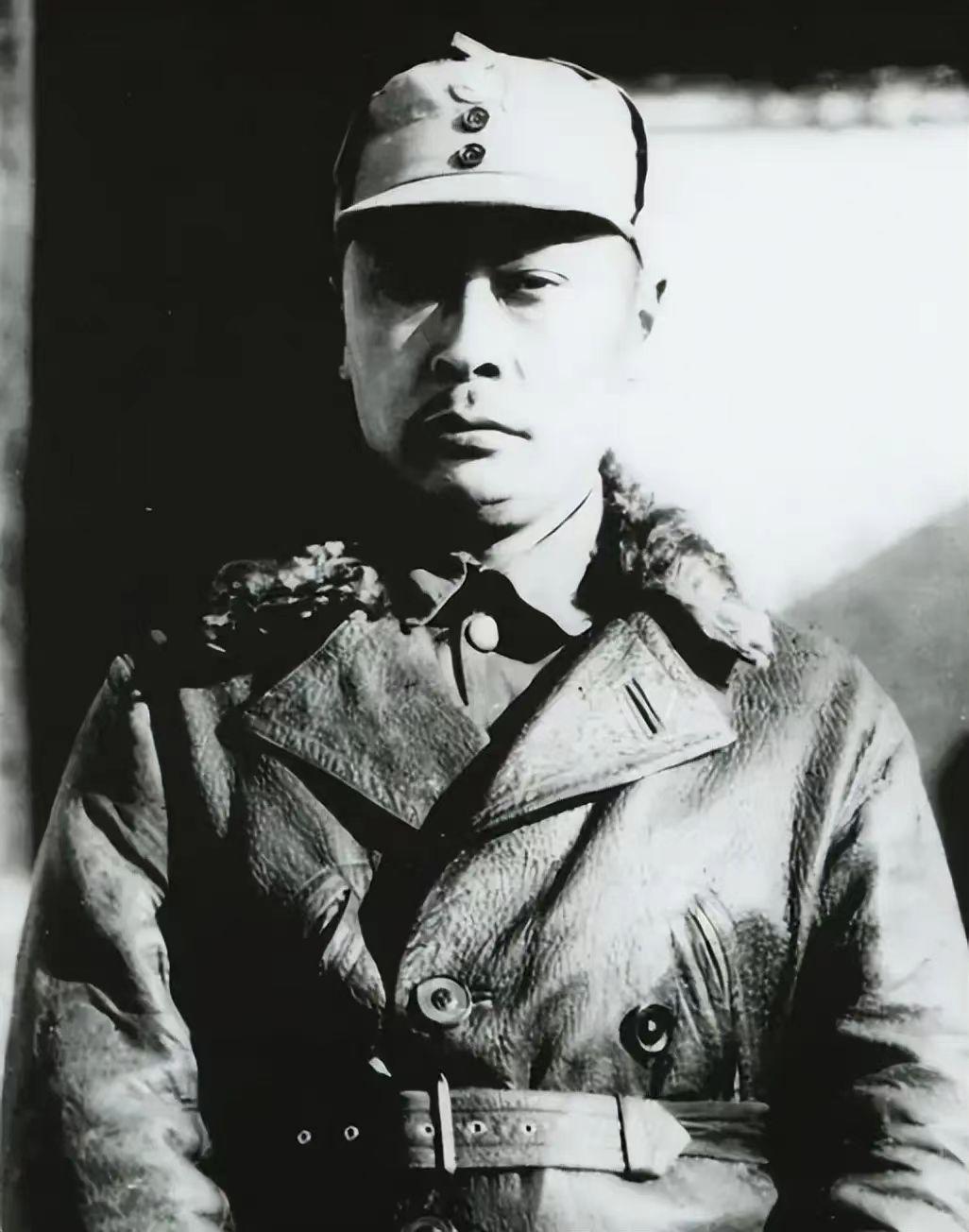 1949年，傅作义手下的特务站长没听南京的指挥，他守着地下室的铁门，给新政权留了