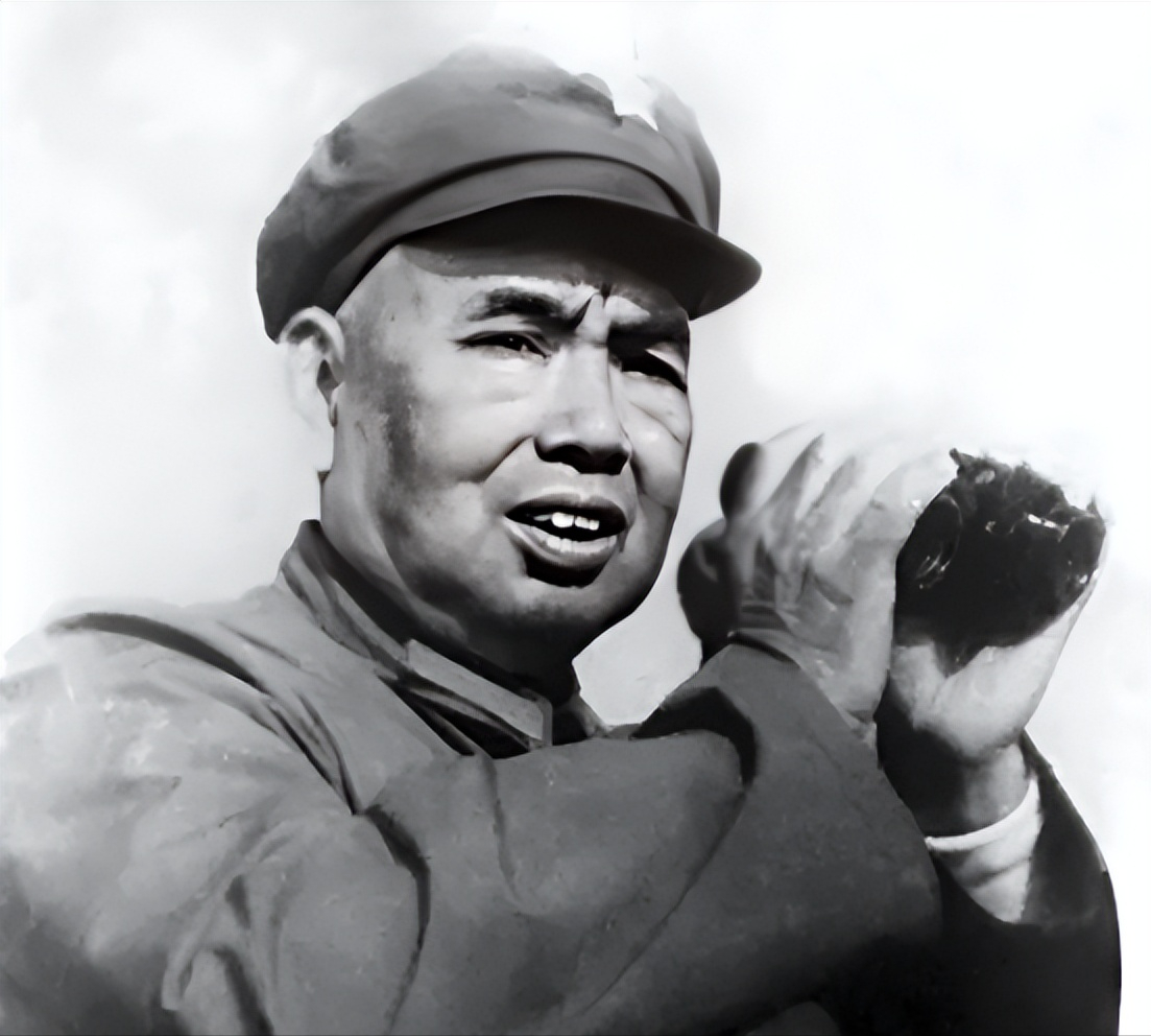 1985年，开国上将许世友在南京逝世，邓小平指示不准开追悼会不许立碑，这是为何?
