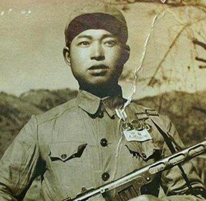 1963年深冬的河北乡下，雪下得正紧。翟文清裹紧棉衣往村里走，忽然听见一阵马