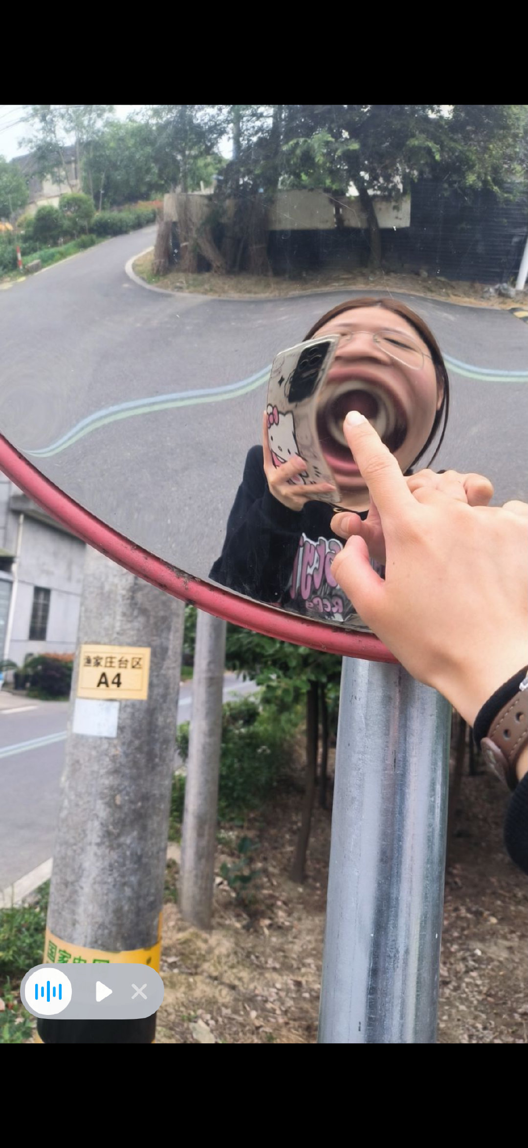 都让让亲闺女来了​