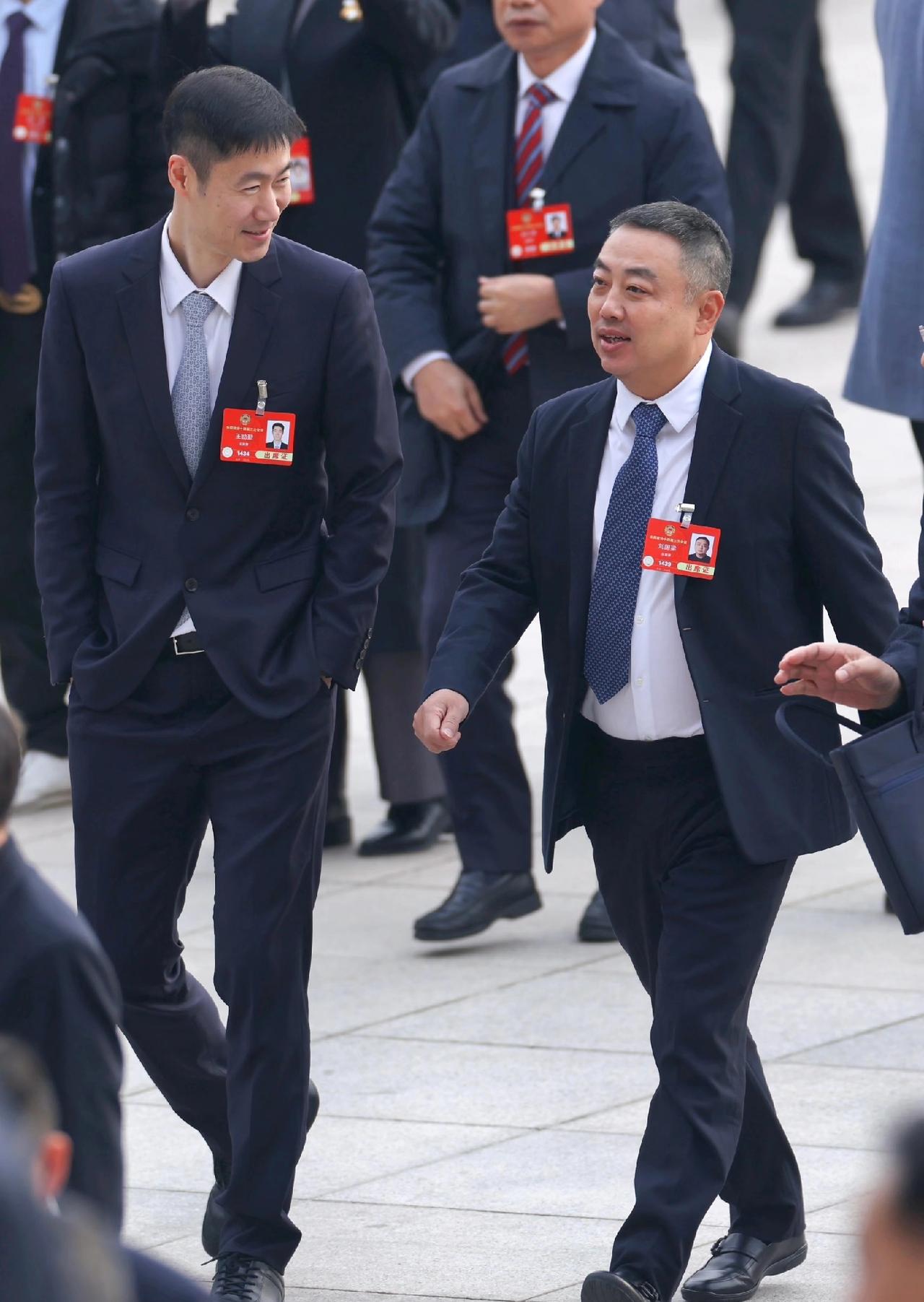 王励勤上台后，我知道了陈熠。陈熠有啥优点值得那么曝光。第一点：年轻，2004