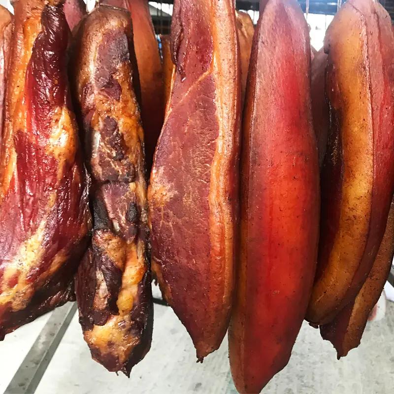 给远在千里之外的侄子寄了10斤腊肉、10斤香肠，还有10斤酱鲅鱼，全是老家的地道