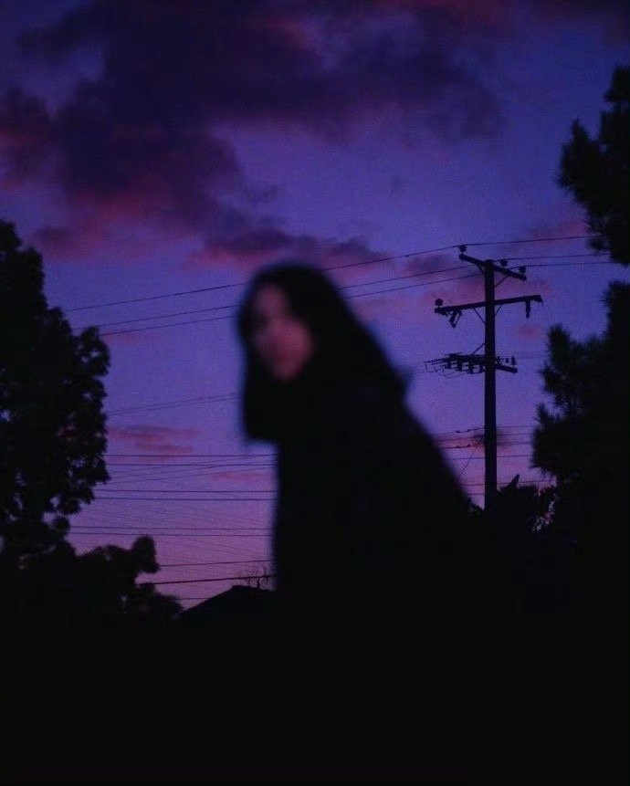 任何人都是这样，处理别人的事情总是大刀阔斧一把抓住主要问题，轮到自己却沉浸在细枝