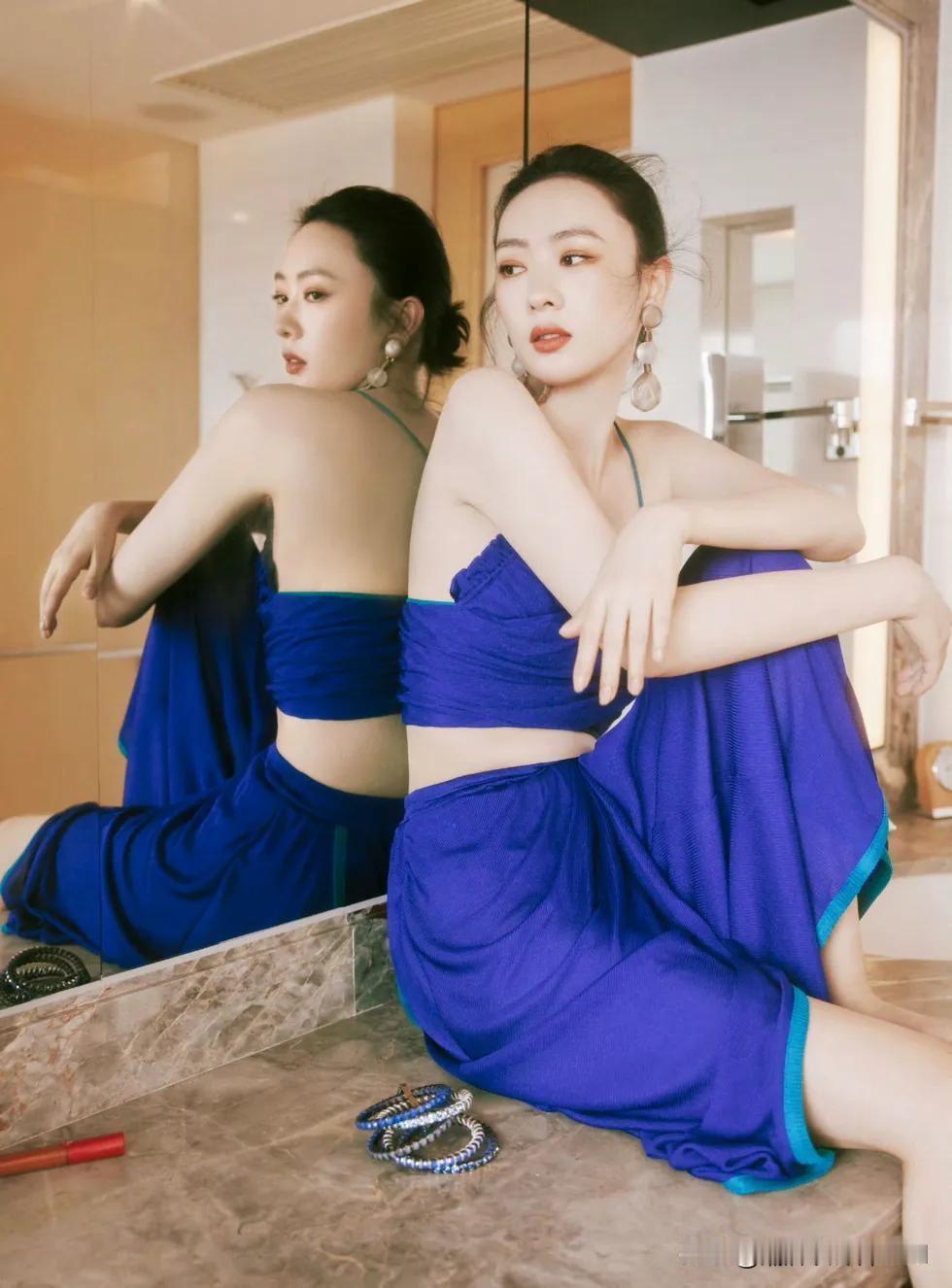 不愧是差点成为张国立儿媳妇的人，敢露又敢穿，野心竟比章子怡还大！如今嫁的还那么好