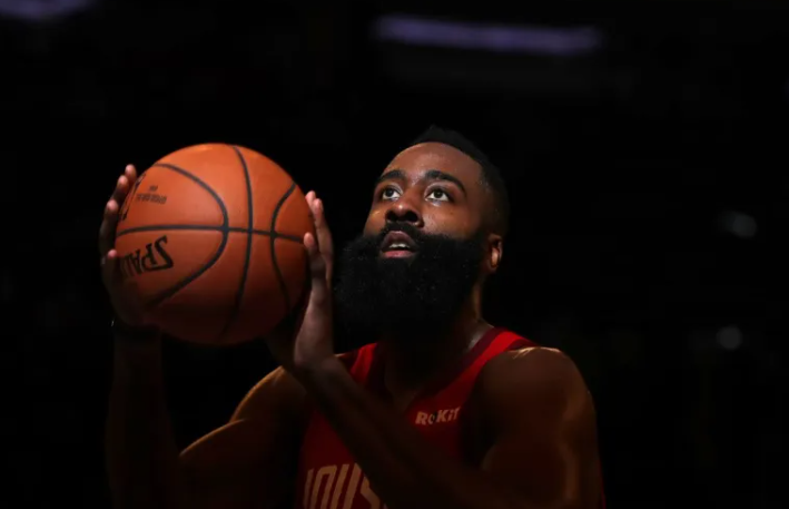 BGNHoops晒出一项数据统计与球迷分享。2016-17赛季，詹姆斯-哈登