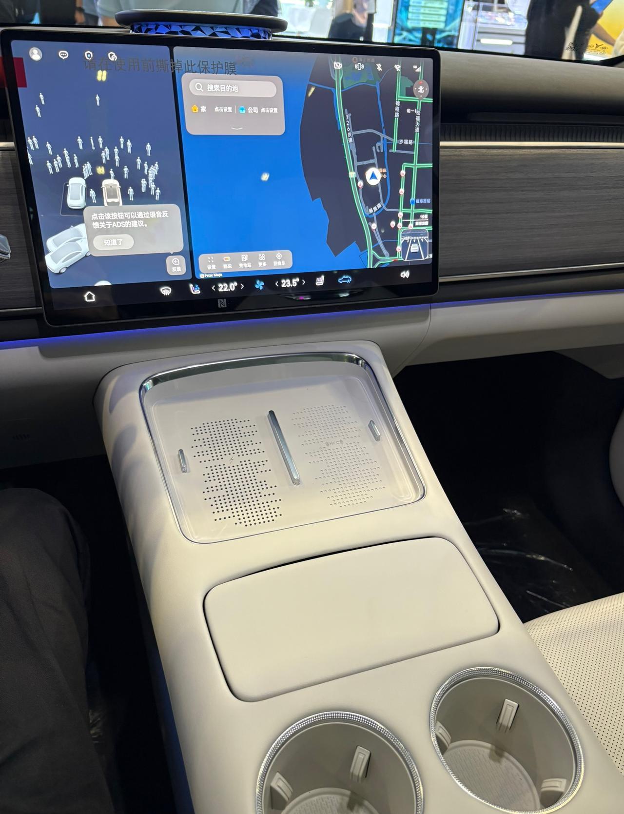 公司里面的采购小王换了一台电动车之后，和我们算了一笔账。他原来开汽油车的时候