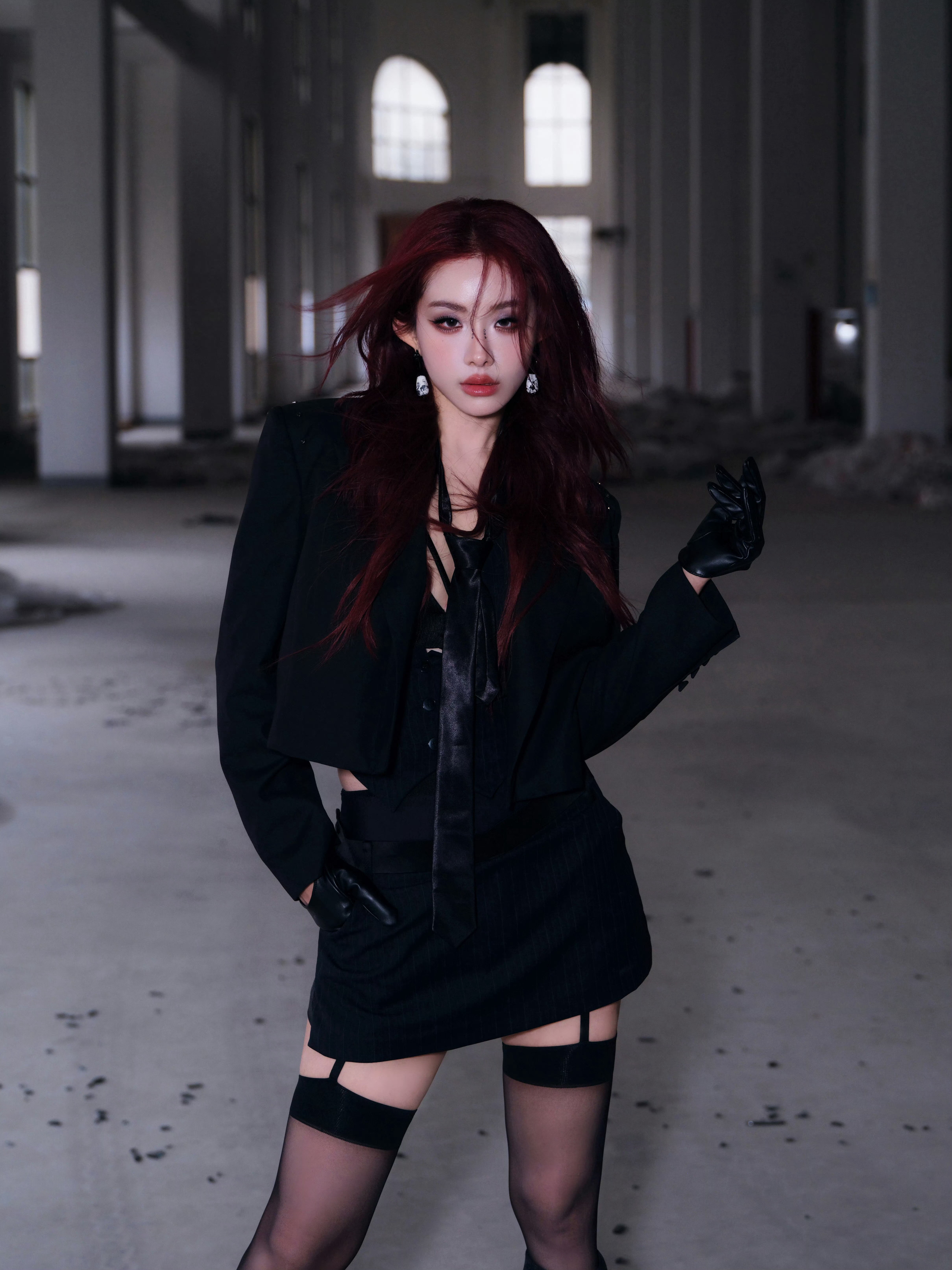 喻言直筒黑丝美腿