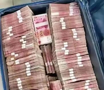 啥是洗钱？给你举个最易懂的例子：你买彩票中了800万，国家扣20%的税，到手64