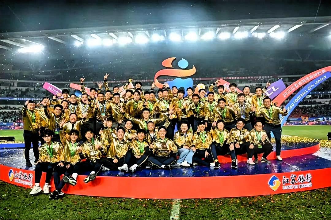 -从体育层面来看：泰州队的夺冠是一场草根逆袭的传奇。他们在常规赛仅排名第六，却