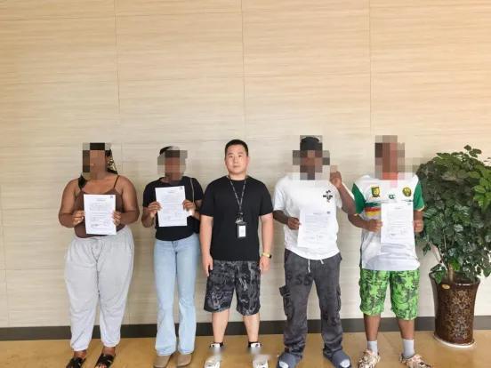 笔骨子有事说事签证过期还能“温柔以待”？这“大国气度”是不是用错地方了？四川南
