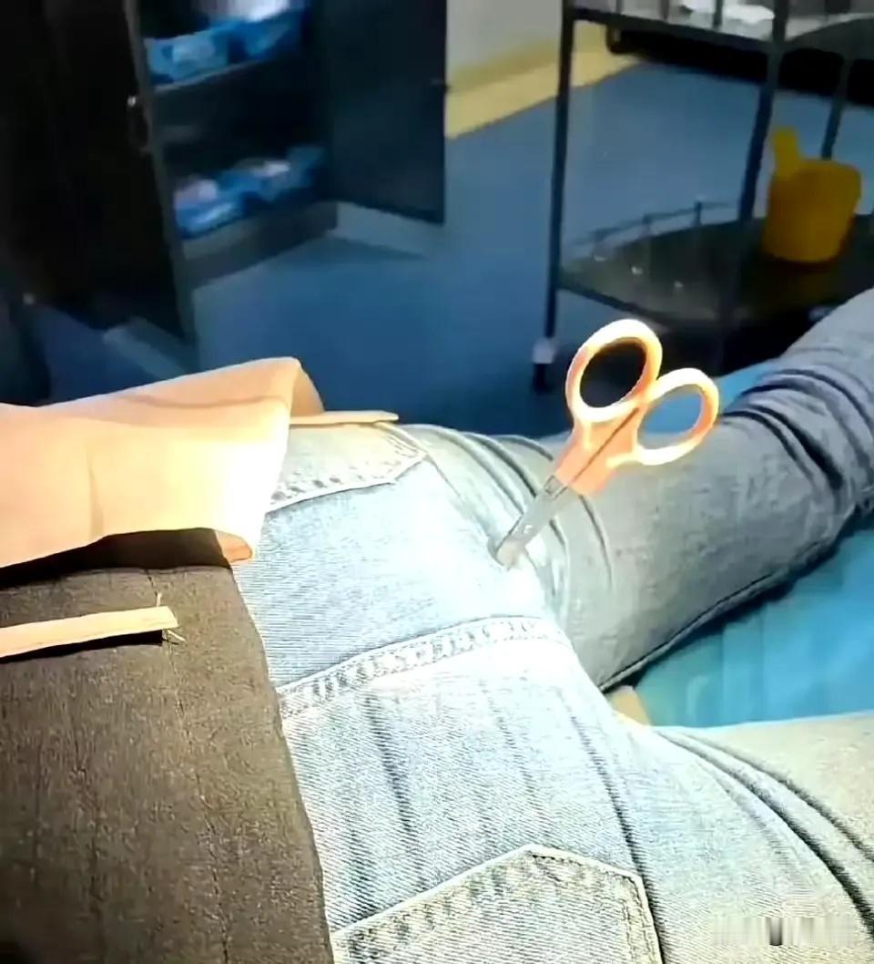 两口子打架，再生气也不能这样啊！