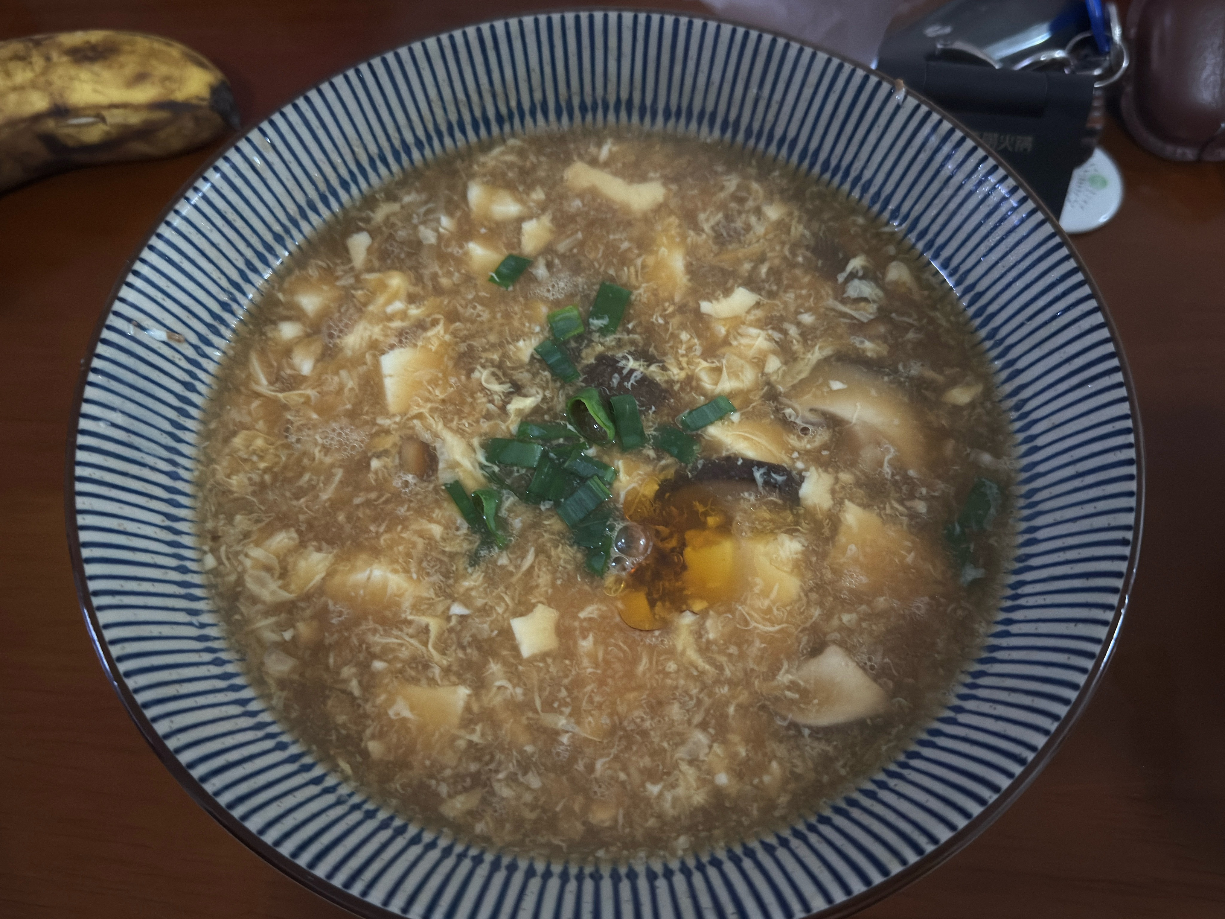 晚饭吃的啥？低碳日要少运动，不然顶不住遂……打完球咖啡店坐到了7点30说好减脂的