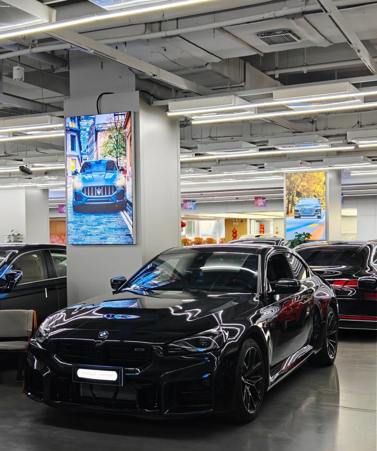 宝马M2雷霆，纯粹，硬核，不妥协。搭载直列六缸3.0T，410匹马力，550牛·