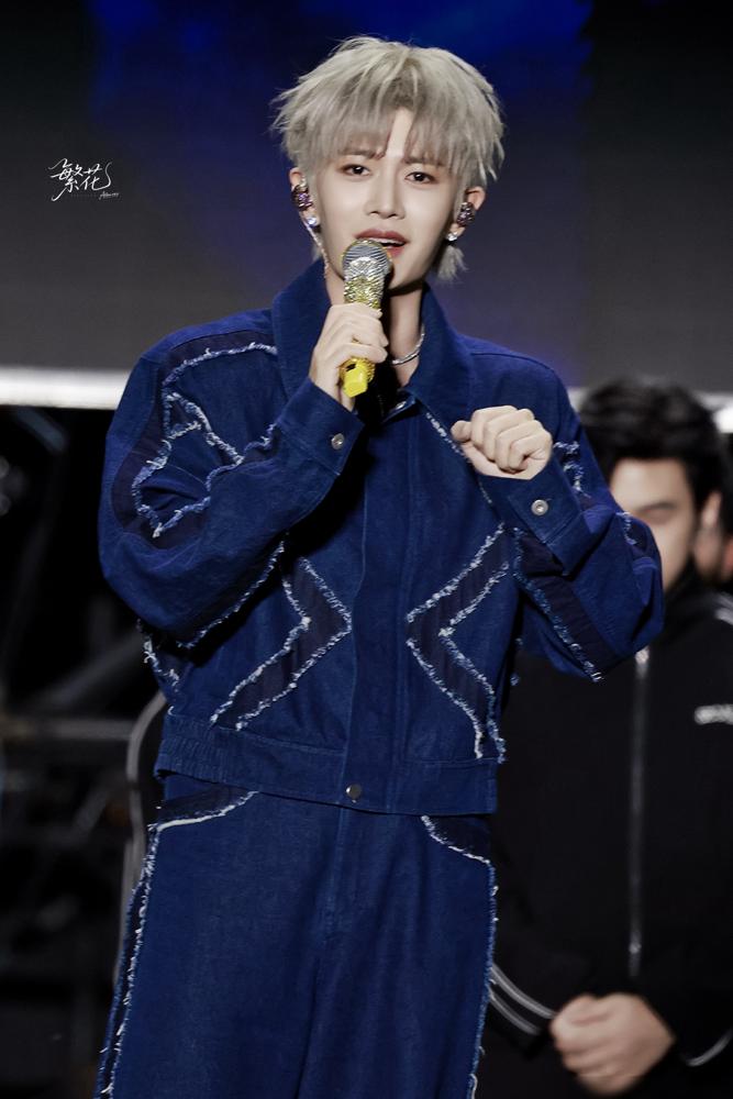 都以为任嘉伦就是个演戏的，结果氧气音乐节上，他一张嘴，全场都傻了。央视认证的