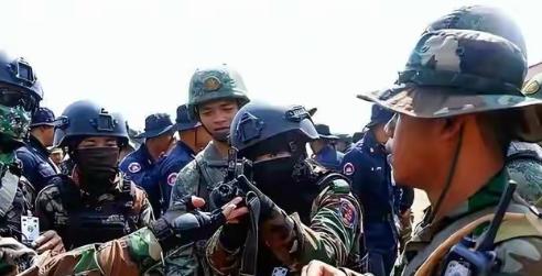 泰国和柬埔寨怎么又打起来了呢？其实答案很简单，那就是双方想趁着中美两国无暇顾及他