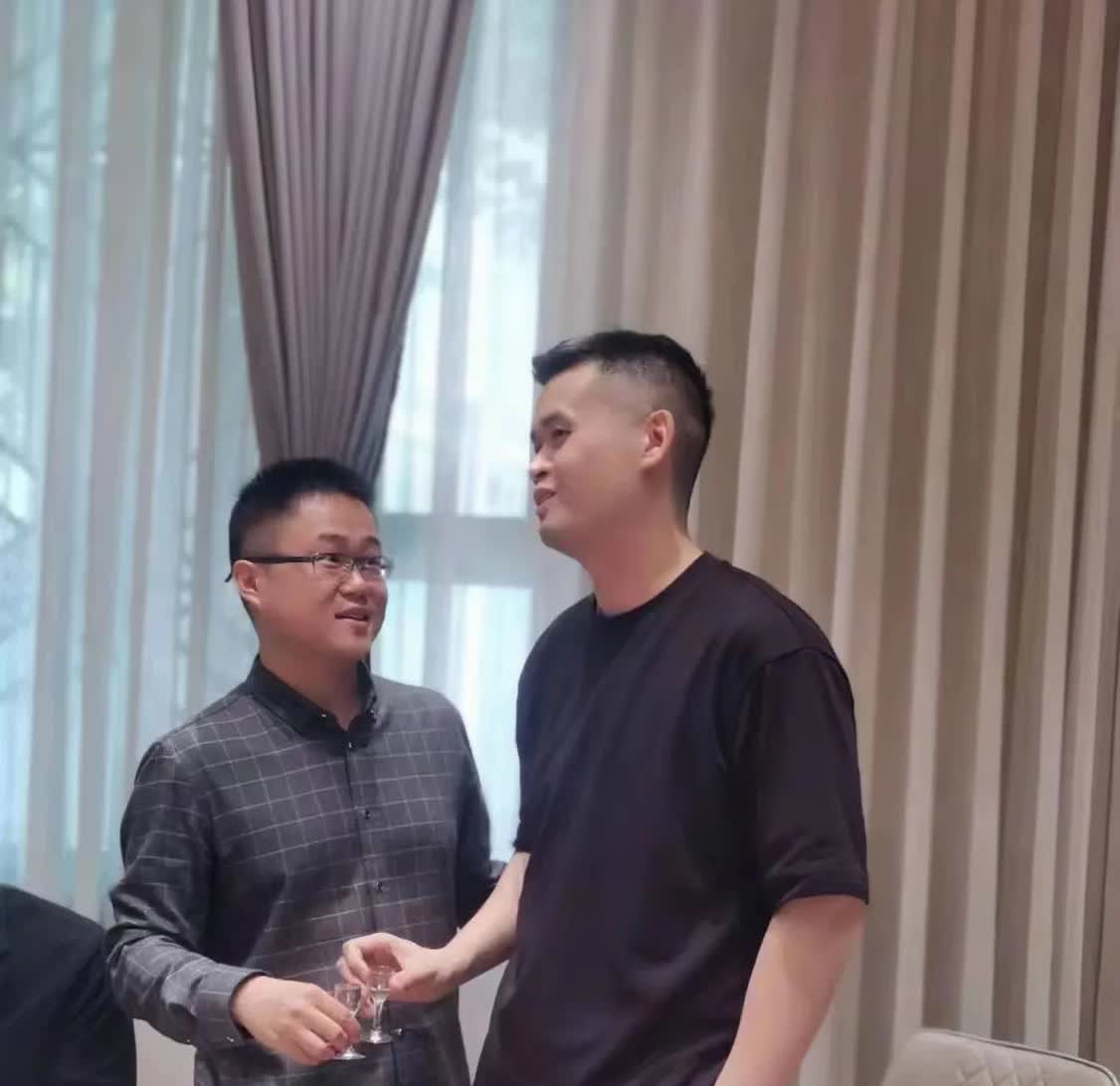 棋力不是顶尖，情商却是顶尖。象棋江湖人情世故之京特敬酒。刘京，知名象