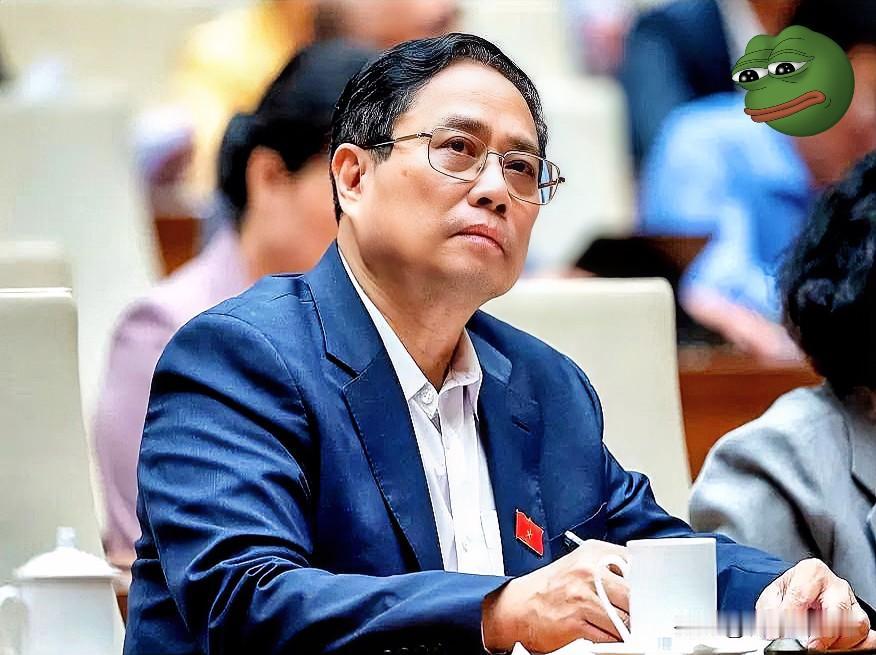 范明政这几天的表情，实在是太耐人寻味了。隔着屏幕都能感到那股子“生无可恋”