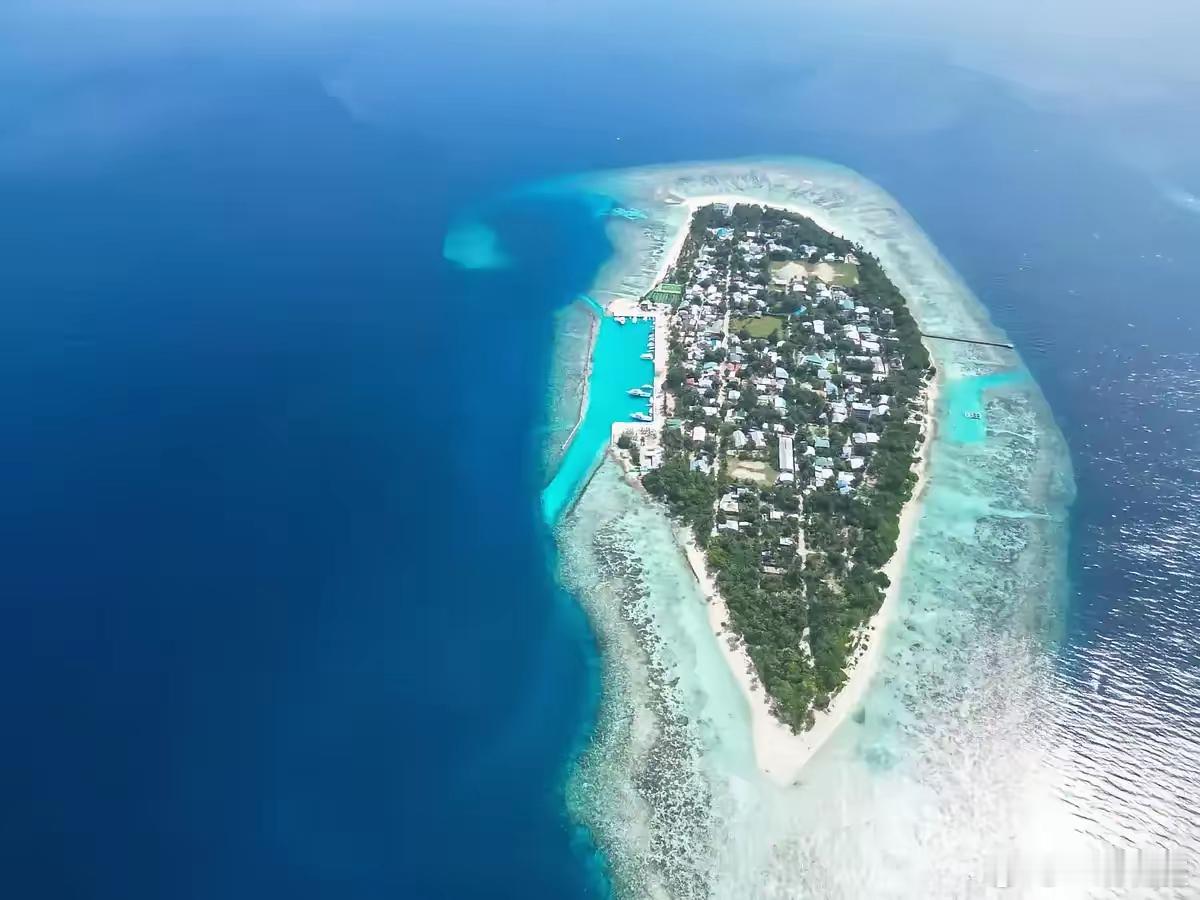 黄岩岛一波未平，一波又起。就在昨日，美国军舰以“航行自由”为借口，不向我海防通报