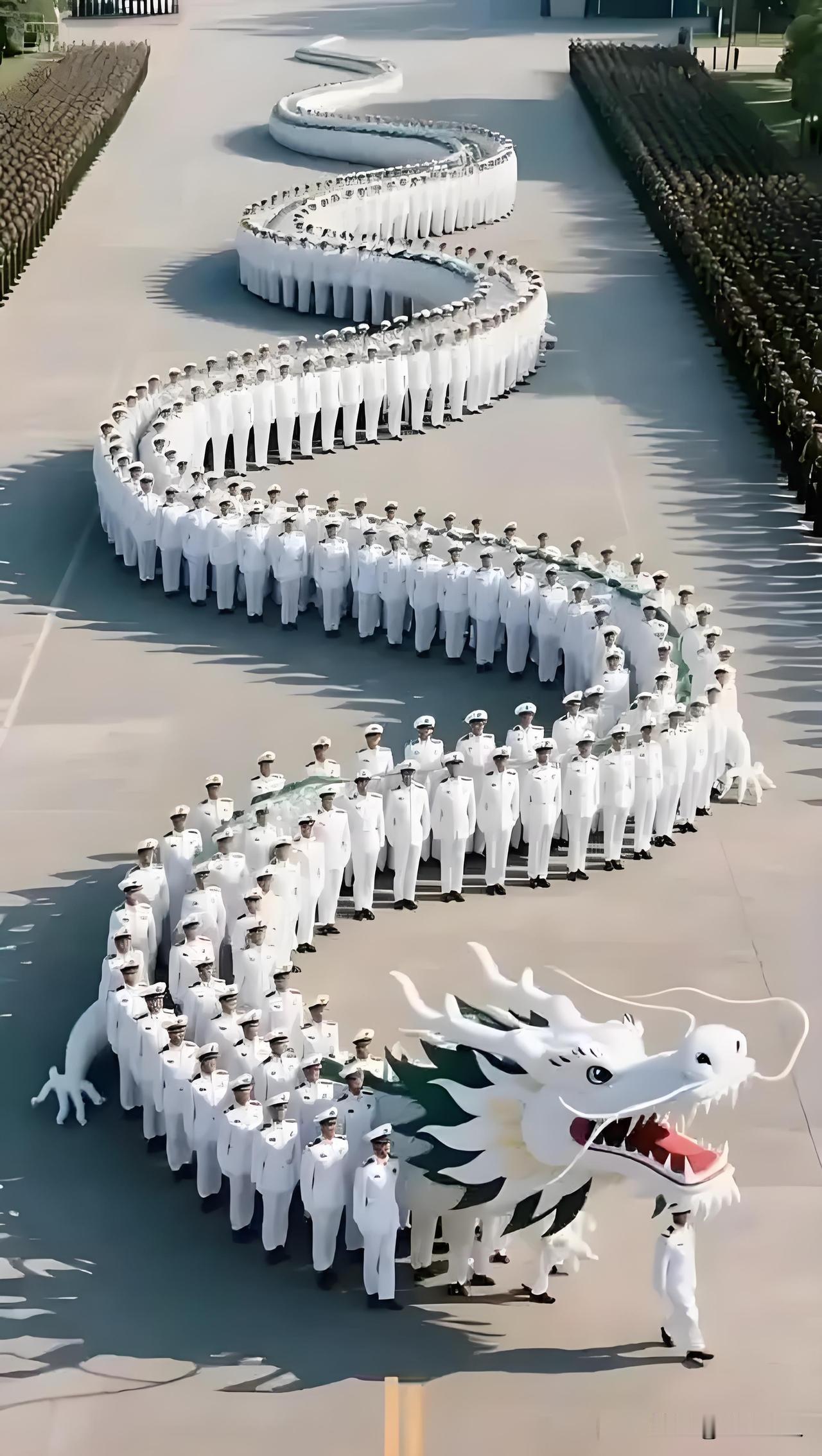 按目前大势，2031年前有可能干成8件大事。（1）至少拥有3艘10万吨级以上的