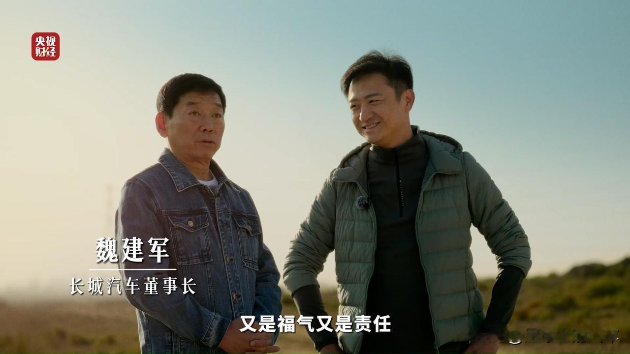 魏建军的出现，改变了我的认知。明明可以在大沙发上躺着休息，他非要钻进赛车里