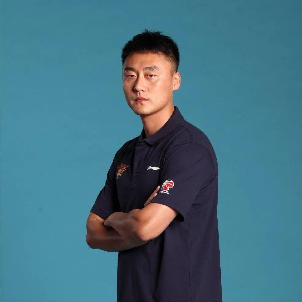 CBA重磅反转：广东宏远请米切尔告吹，曲绍斌"临危受命"接掌帅印！米切尔这条线