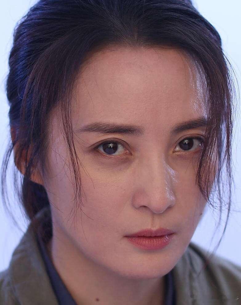 蒋勤勤，保养的非常好啊，眼睛都没下垂​​​