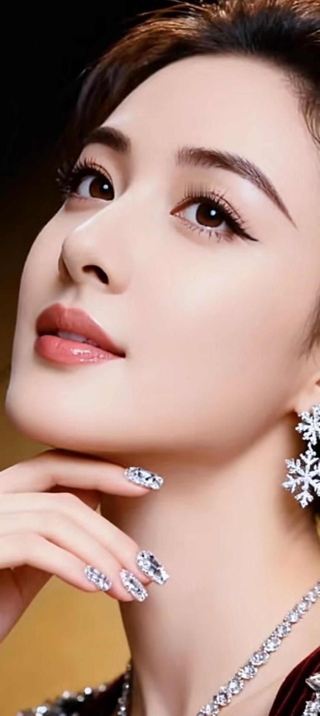 优雅气质，闪耀珠宝，尽显奢华魅力！💎✨