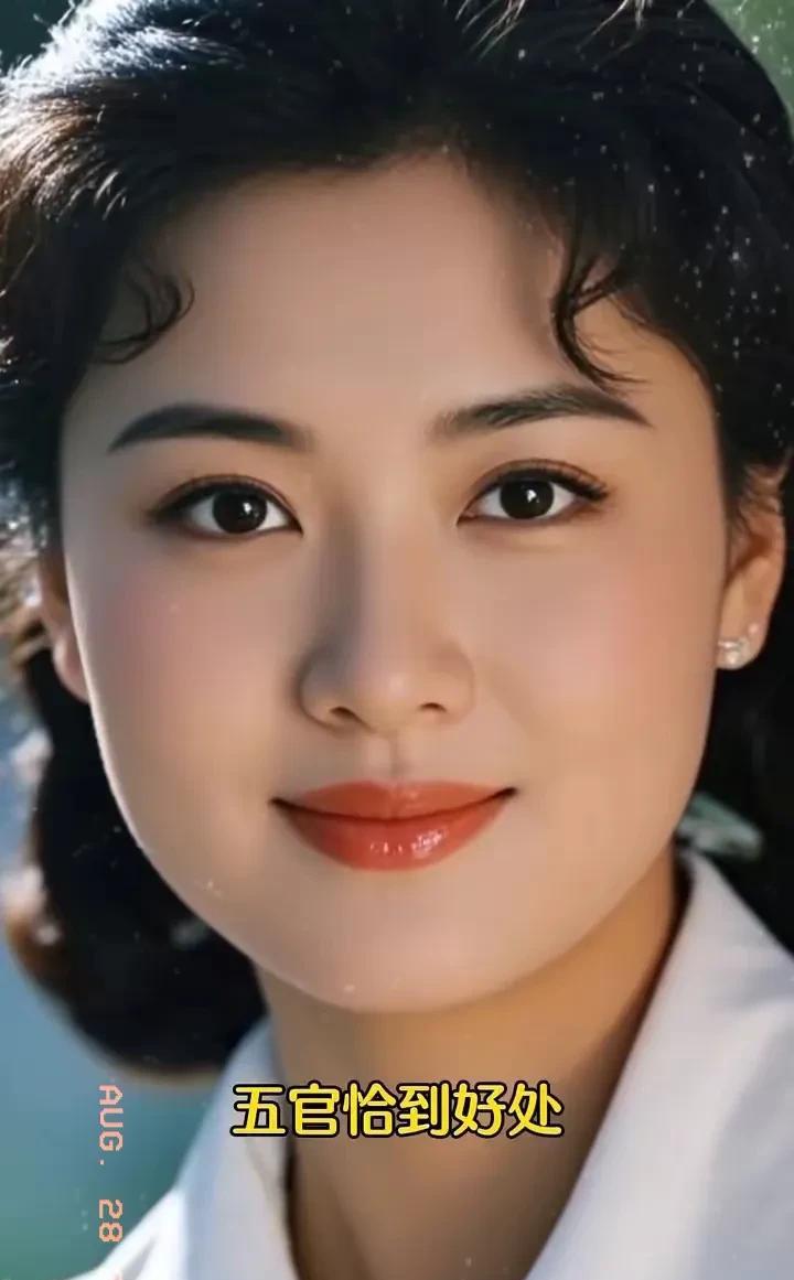 说陈红是80年代所有男人的心头女神，真的一点不夸张！那双亮晶晶的大眼睛像会说话，