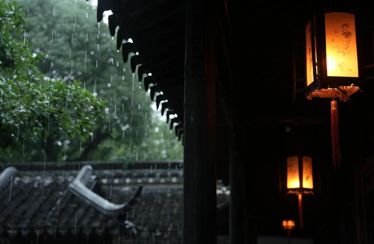 雨夜清晨飞雨点点落星沉。霓虹黯然夜已深。电光闪烁化长龙，