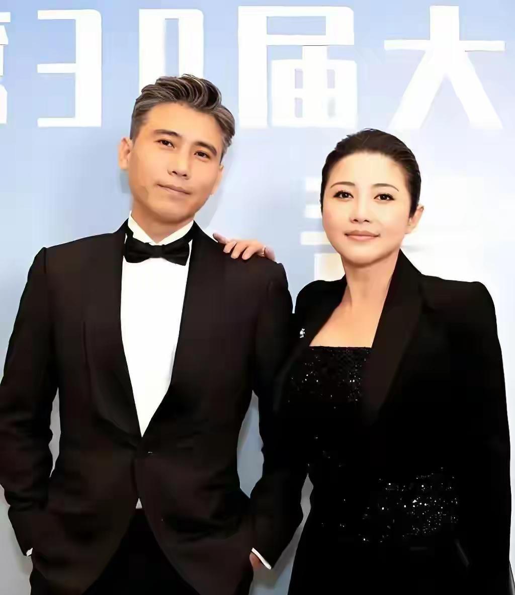 颜丙燕和李乃文在演绎圈里都是演技杠杠的演员，颜丙燕很有女人味，特别喜欢的那种感觉