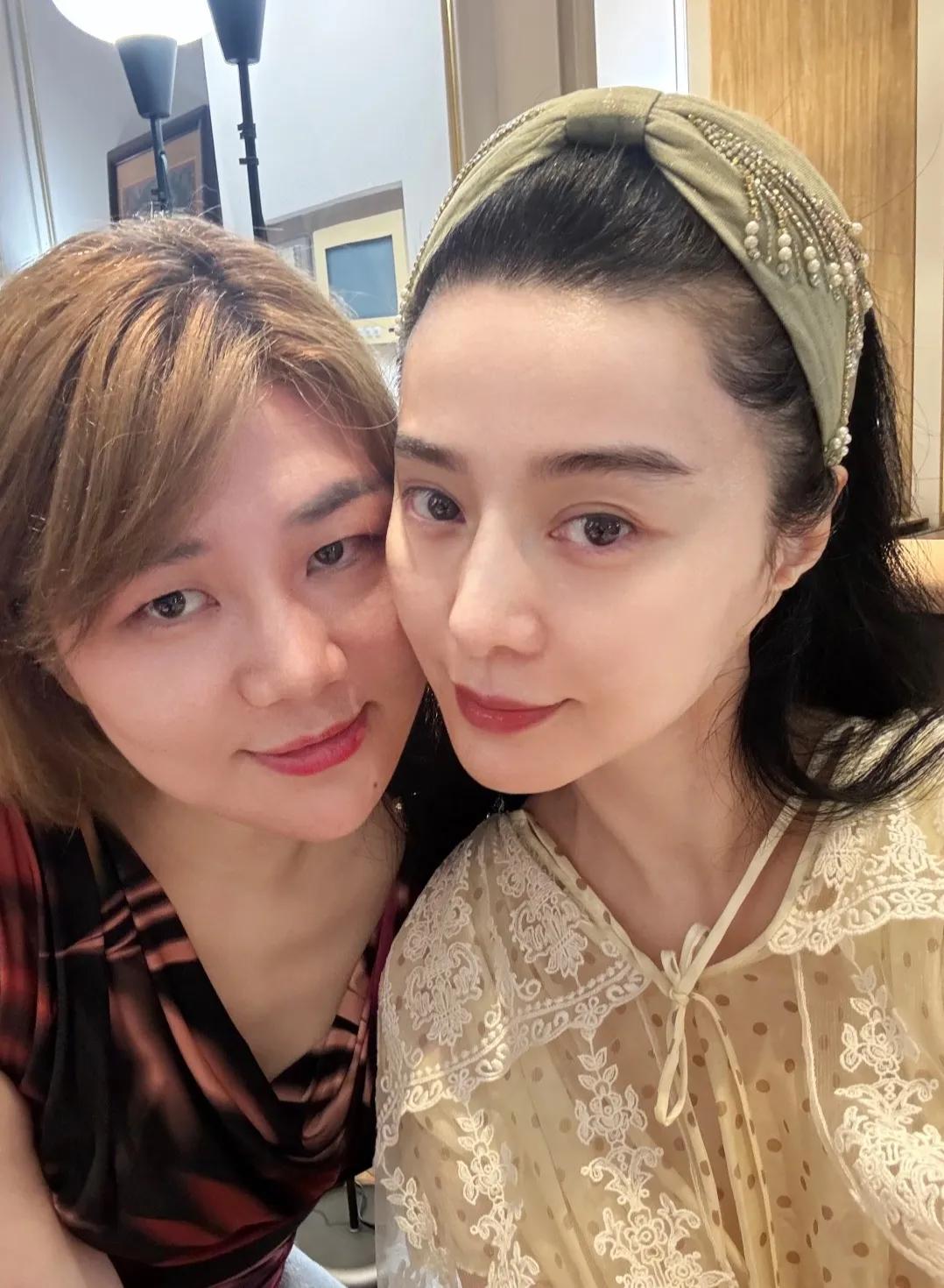杨天真晒与范冰冰同框照，引热议。今天（6月12日），去美国留学的杨天真更新社