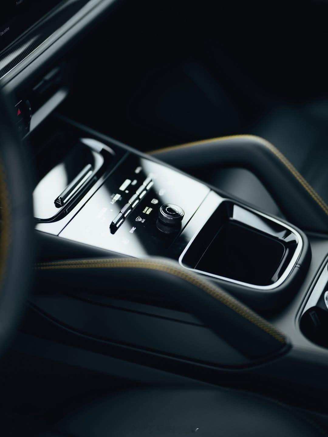 相当有质感了🖤🖤🖤黑武士保时捷卡宴GTS8缸4.4秒破百