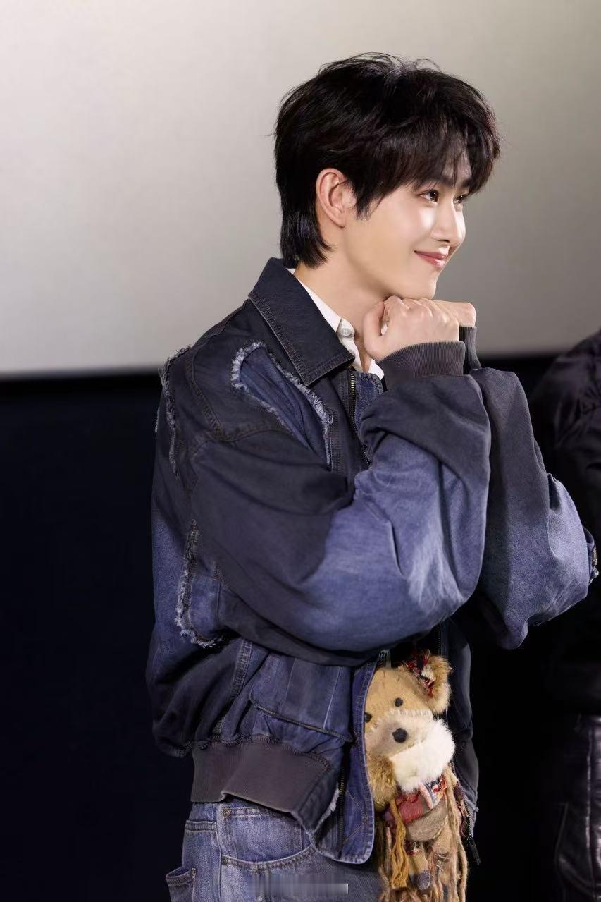 田嘉瑞这是我的啊呜看田嘉瑞炫耀啊呜就像看小朋友炫耀新玩具，那种纯粹的高兴太有感