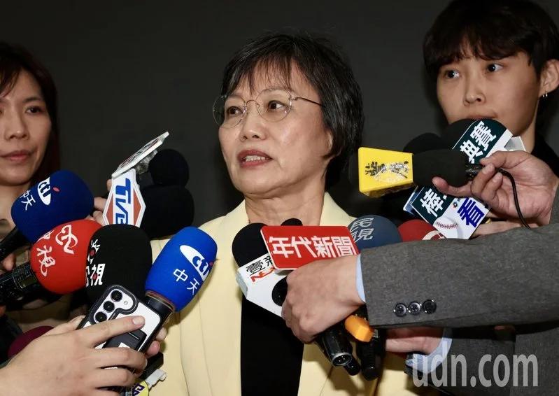 昨天受访对记者态度差？“台独”顽固分子刘世芳辩称：有人碰撞到我的胸部台“内政部