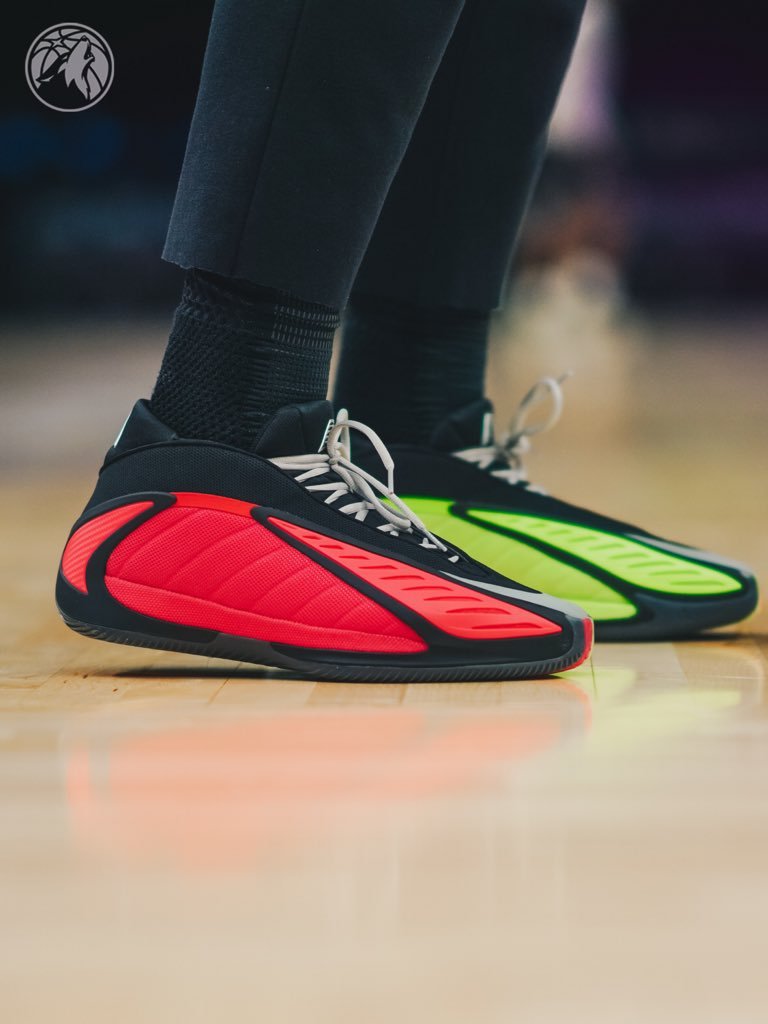 华子今天的球👟够骚nba