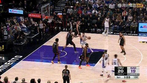 火箭超级新星谢波德真是手感滚烫！在今天火箭客场挑战国王的比赛中，当时比赛进行到了