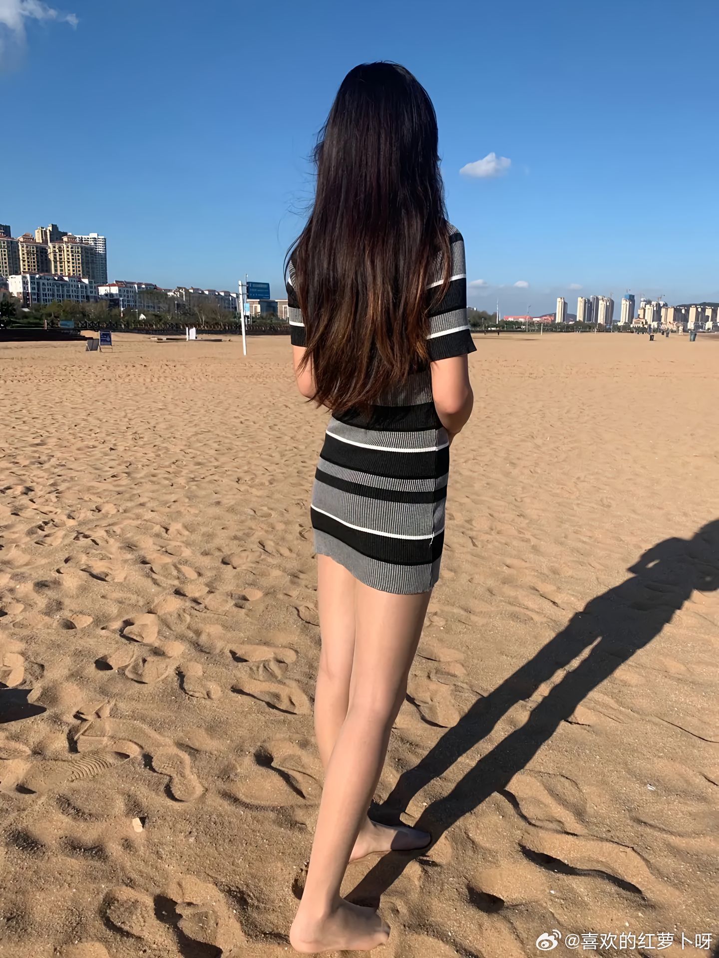 你知道为什么去沙滩要穿丝袜吗？​​​