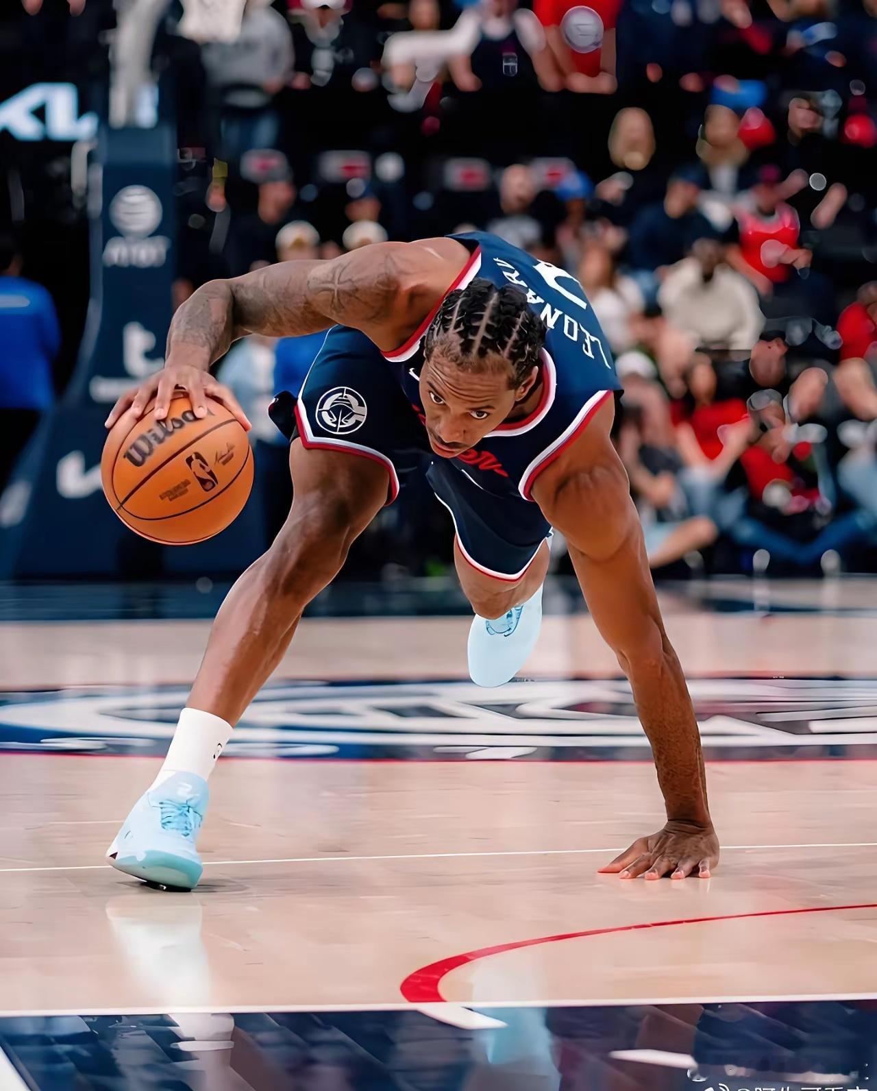 快船队的噩梦来了！！据报道小卡的两个脚都有伤，左脚脚踝伤右脚膝盖伤，一周后要复检