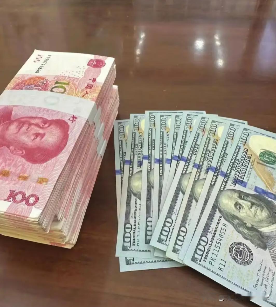 为啥老外放弃不了现金？在国内咱们早就扫码付钱了，可外国人还是钱包里塞满纸币