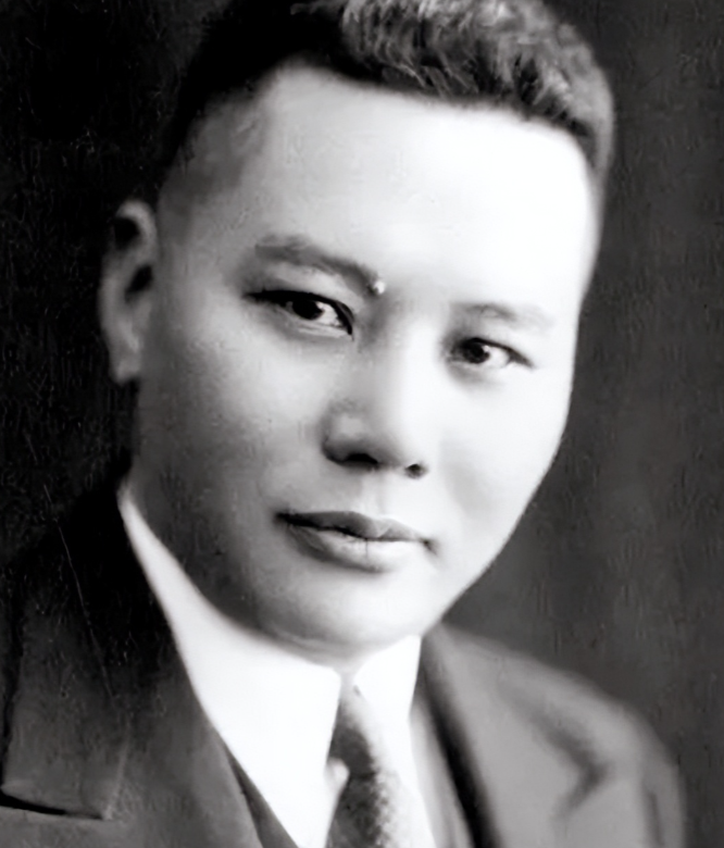 1938年1月,刘湘在汉口病逝，趁着川军群龙无首，蒋介石任命张群为四川省主席兼保