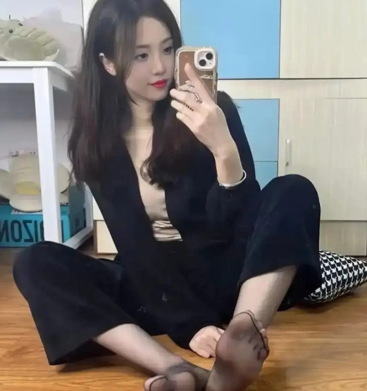 你们老是说我脚臭，谁在说我脚臭我让一楼闻一百遍