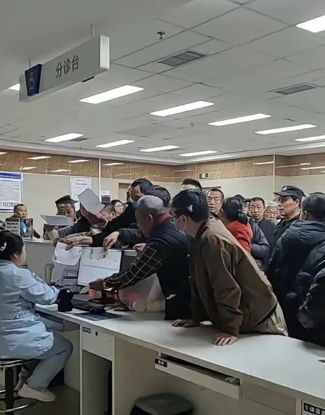 6月1日起全国看病大变天！从下个月开始，你手里那张医保卡的“含金量”，将完全取决