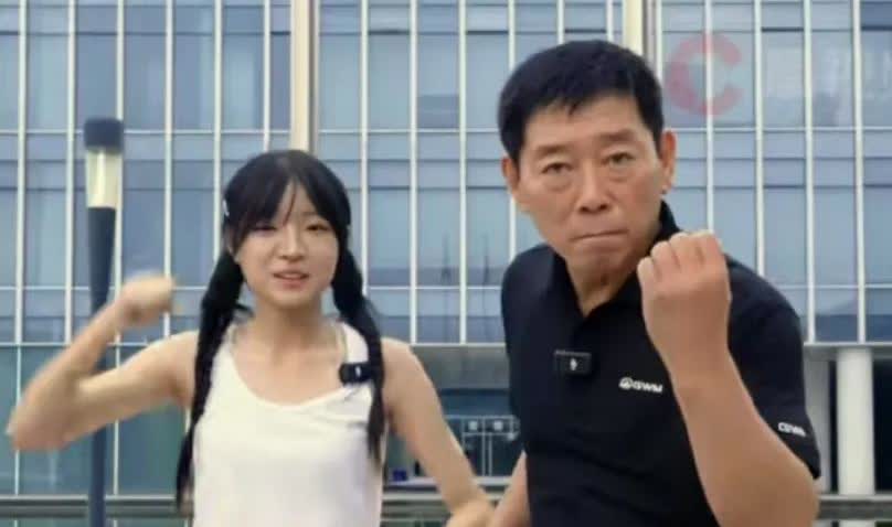 吃水不忘挖井人，大力仑让长城炮大卖，而一年之后，魏建军再次邀请大力仑做客长城，魏