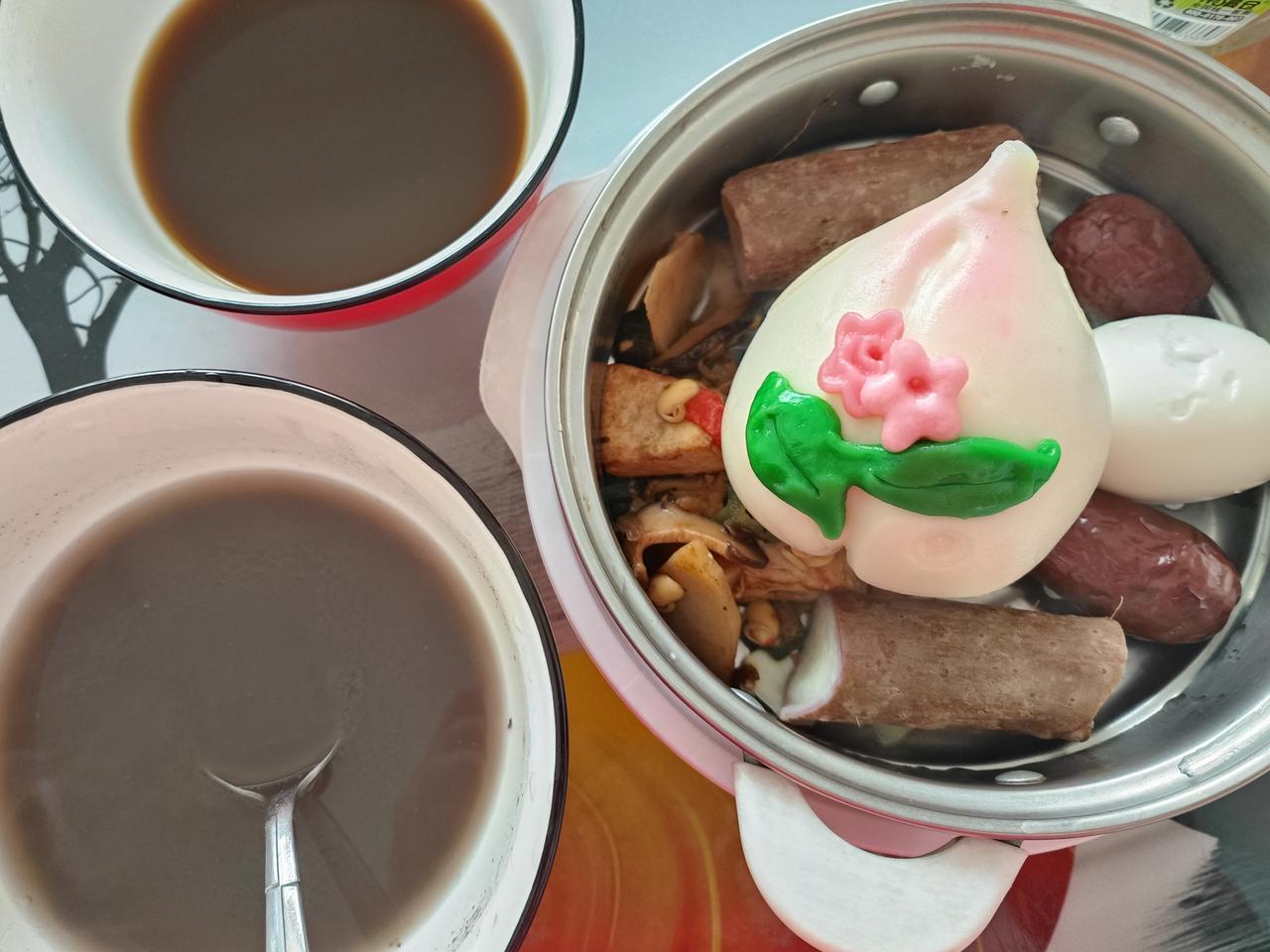 我是一名肺腺癌晚期患者，至今确诊已满两年。如今在吃靶向药。一生没有吃肉的欲望，常