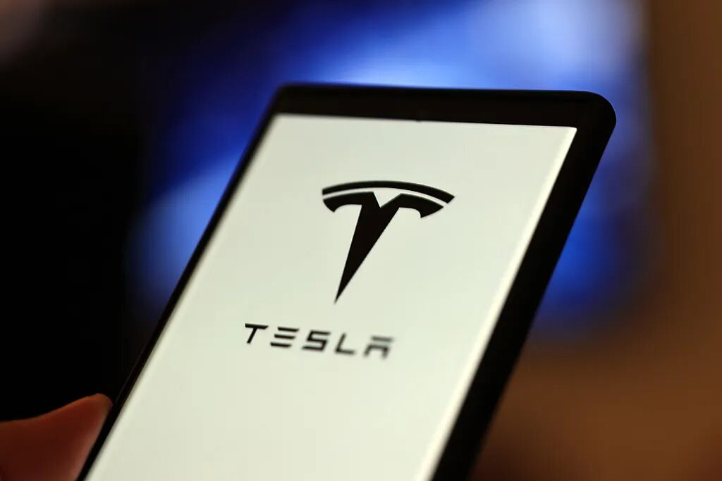 碳纤维超跑+SpaceX推进器! 特斯拉Roadster终于要来了